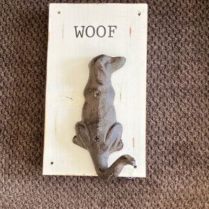 Woof leash/key holder